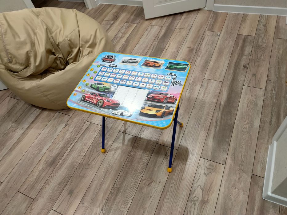 Детский столик б.у