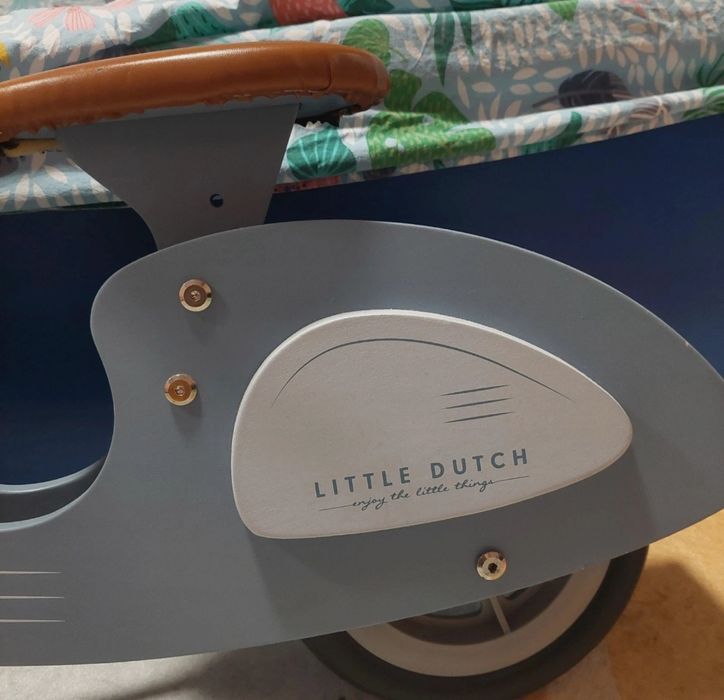 Scuter din lemn, albastru mat - Little Dutch