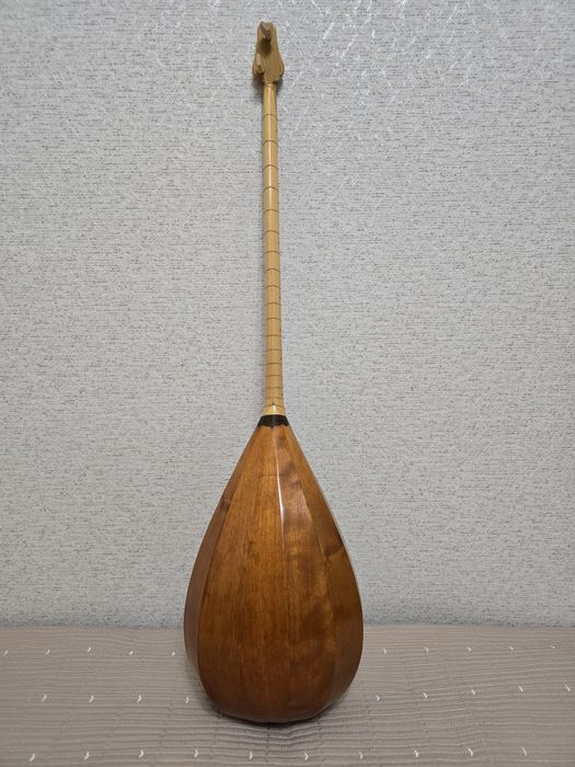 Продам домбру в отличном состоянии