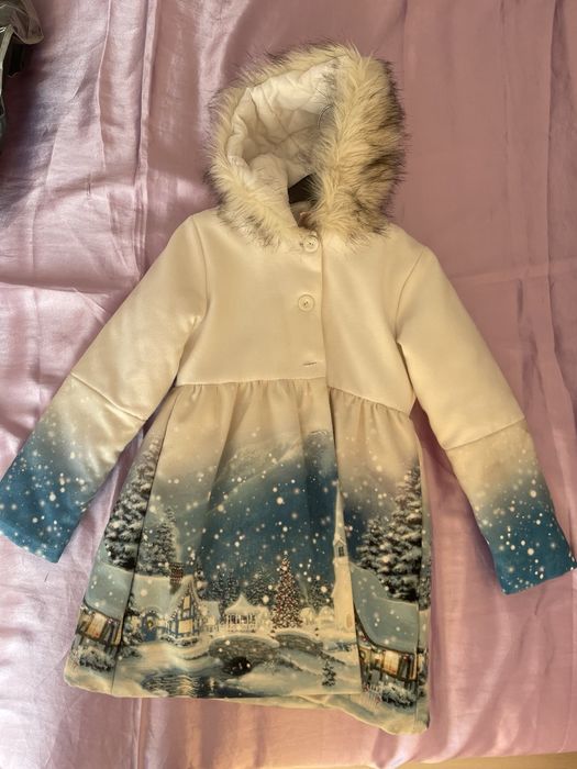 Детcко зимно пaлто c кaчулкa cъc зимнa кaртинкa зa момиче 140 cм. 10 г