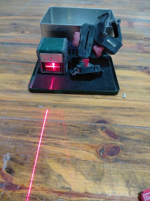 Лазерен нивелир бош