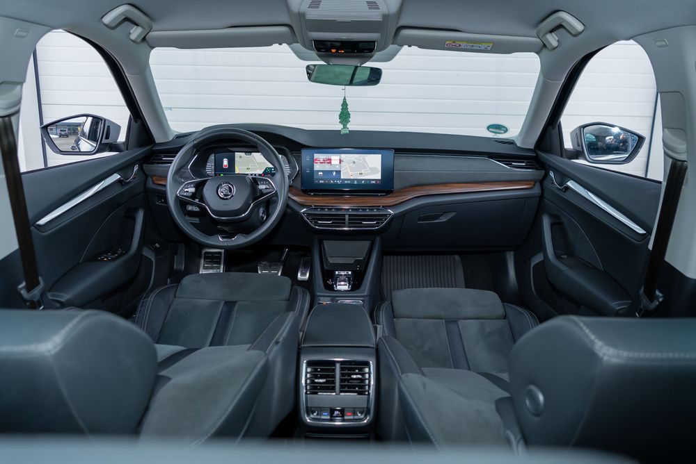 Skoda Octavia-Scout-2023-Automata-ACC-4x4-HUD-Camera-Lane assist-TVA