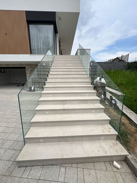 GlassWave - Sticla securizata / Balustrade din sticla / Dușuri din sticla