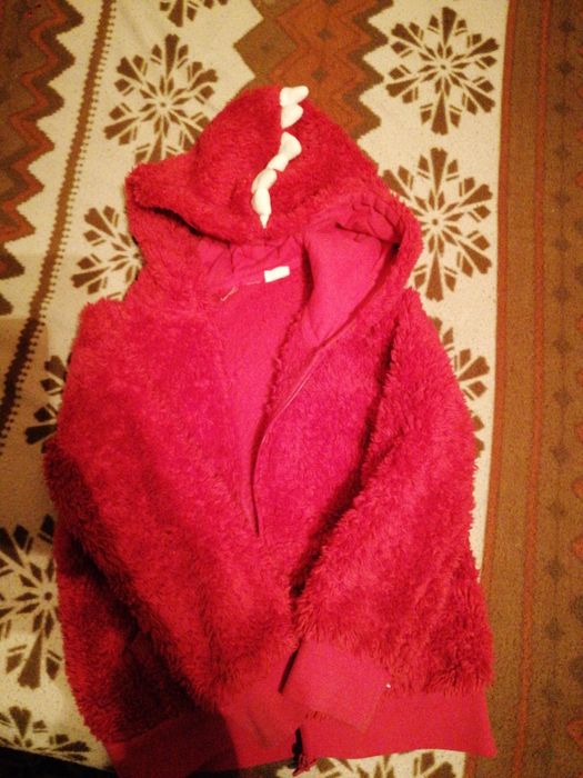 Детски суитчер за пролет есен и зима е много подходящ.