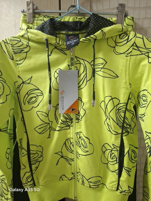 Продам спортивный костюм на девочку