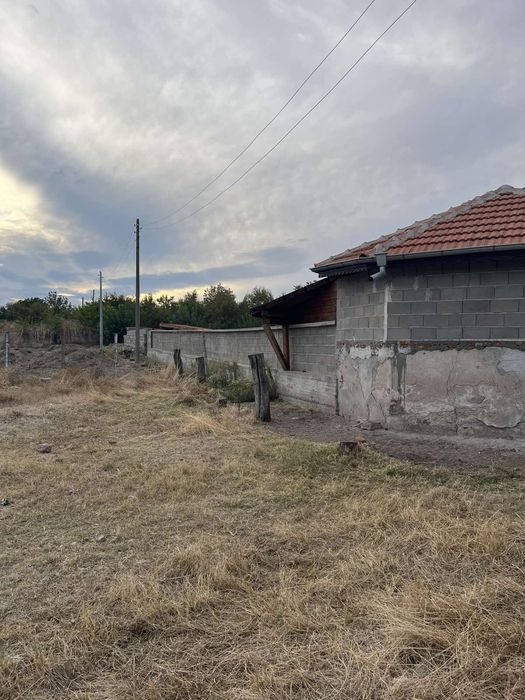 Къща с дворно място