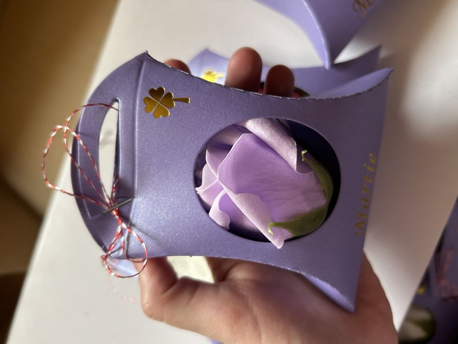 Martisoare tip brose si din trandafiri de sapun 8 martie