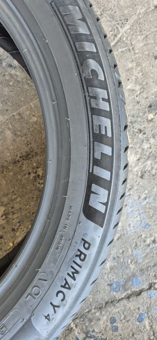 4 anvelope vara ca noi,fata Michelin 255/45/20,spate Dunlop 285/40/20.Pretul este pe bucata