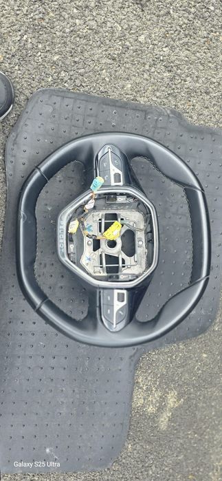 Volan imbracat in piele multifunkcional Peugeot 5008