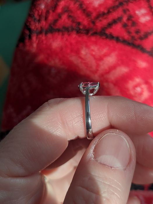 Сребърен пръстен с мойсанит