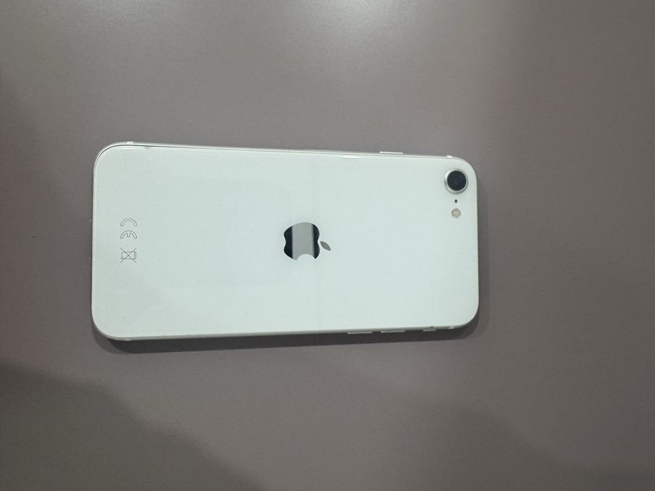iPhone SE продается