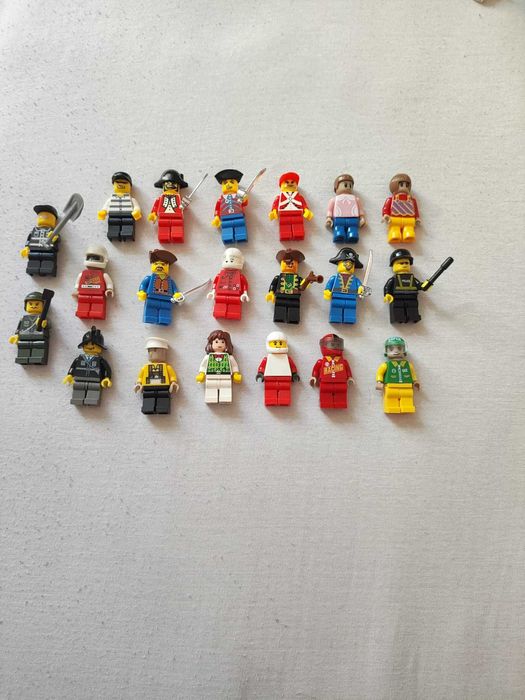 Лего различни фигурки и киндер играчки от яйца