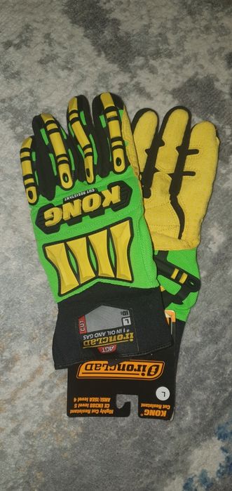 СРОЧНО продаю защитные перчатки