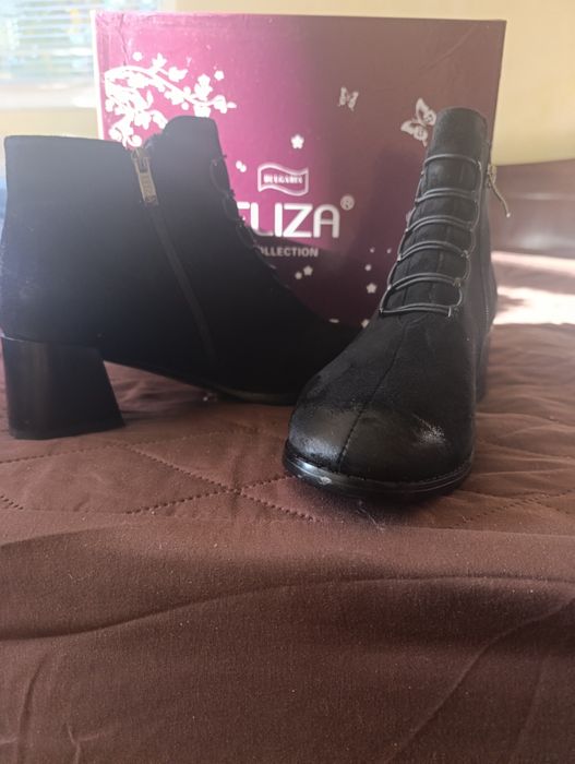 Продавам боти 45 лева обувани 1път