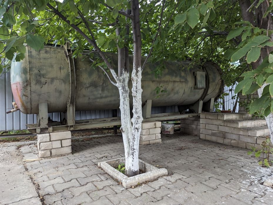 Продам бочку примерно 3-4 куб