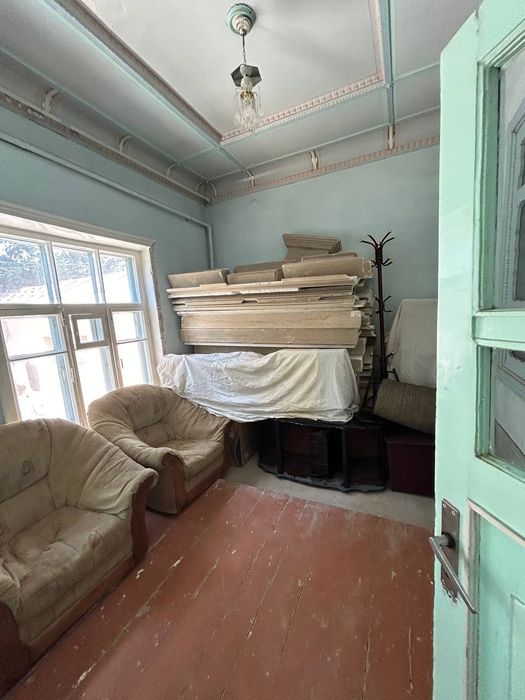 Hovli sotiladi. Uch tepa tumani