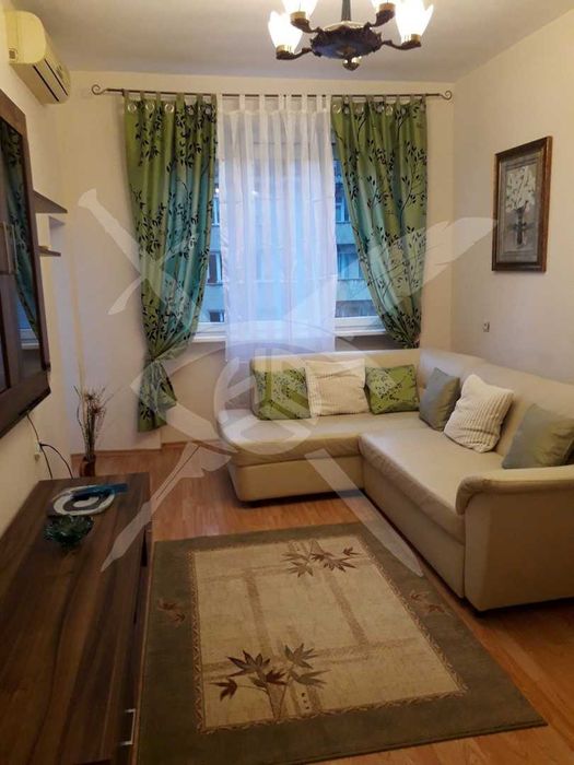 Дава се под наем Тристаен апартамент в София, Център - 70 кв.м за 847.62 € - Снимка #2