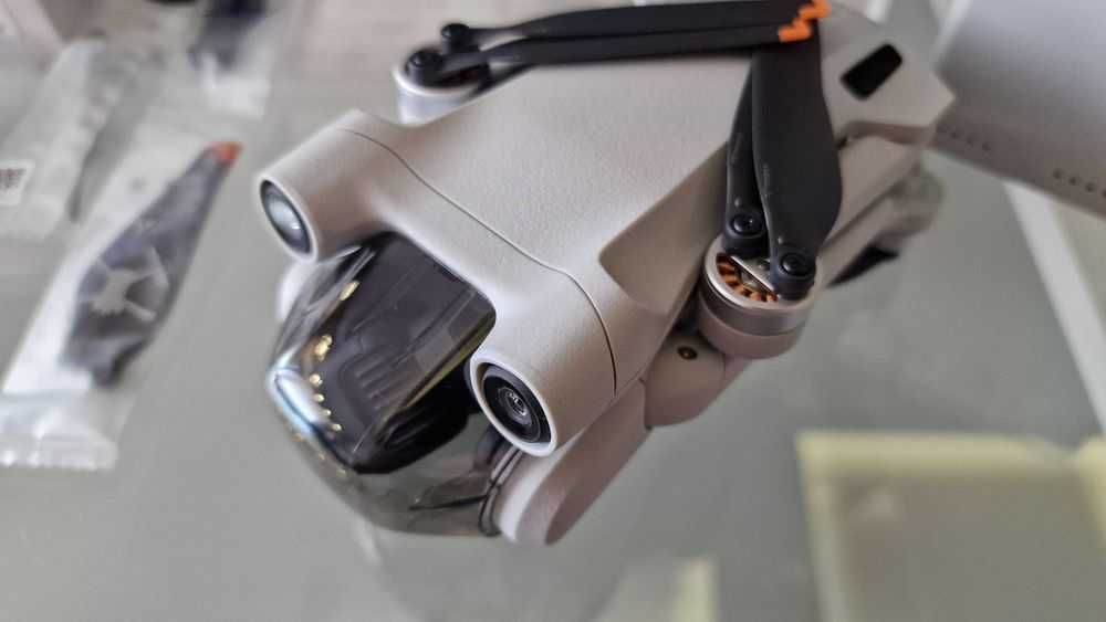 Дрон DJI Mini 3 Pro - Fly More Combo