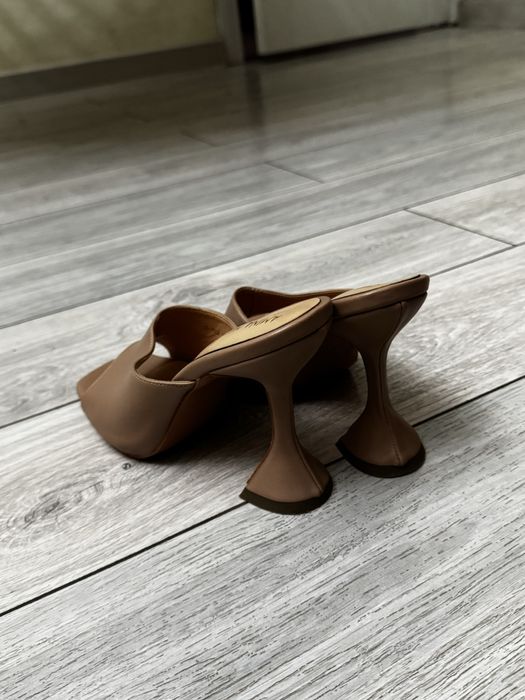 3000 каблуки за каждую пару