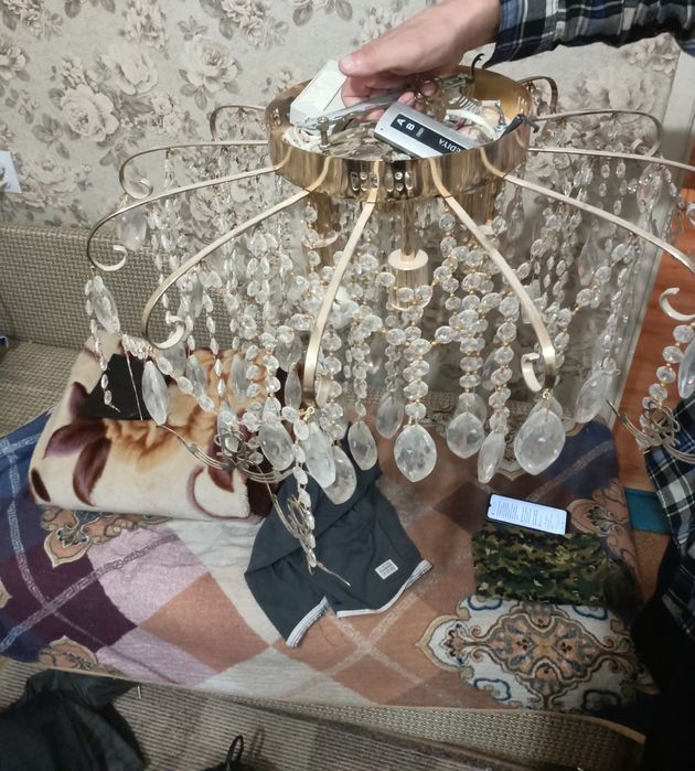 Продам люстру не дорого