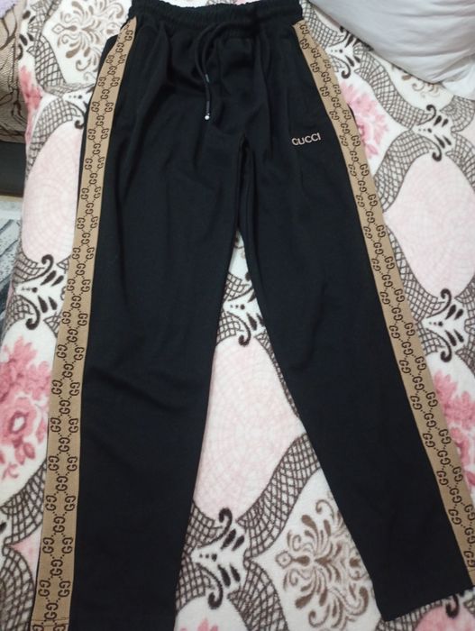 Pantaloni trening