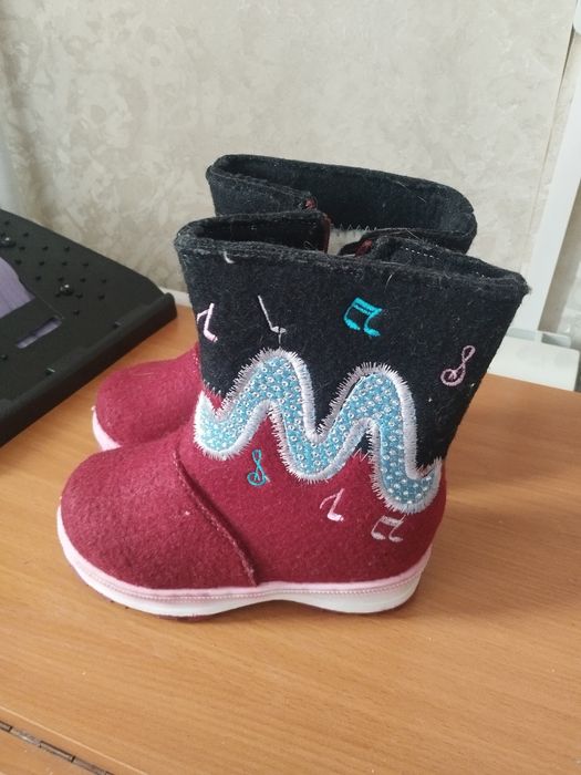 Продам сапожки детские зимние.