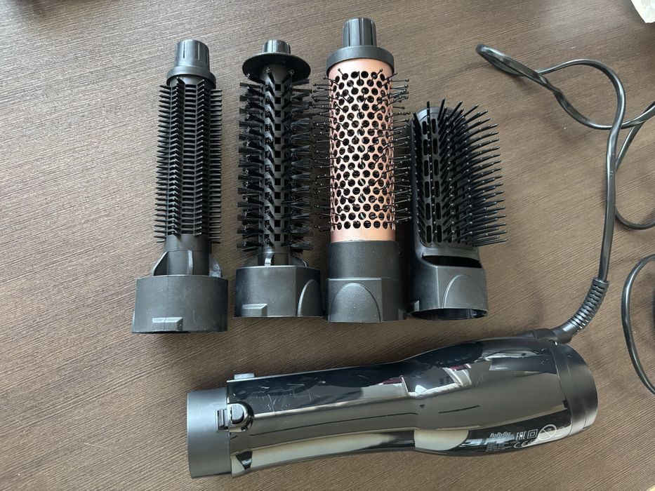 Babyliss Smooth Finish 1200W – въртяща четка за коса + 4 приставки