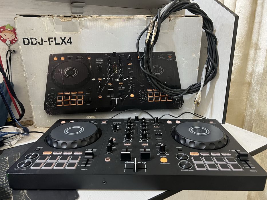 Dejey aparat DDJ-FLX4