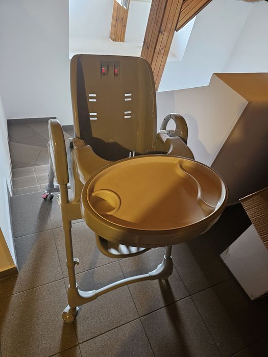 Scaun de masa pentru bebeluși