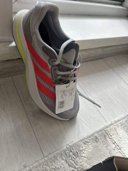 Кроссовки адидас