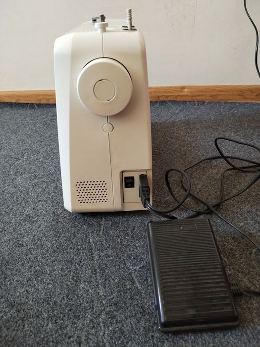 Janome chok moshina sotiladi