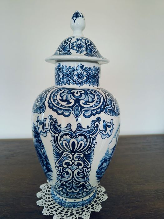 Колекционерска голяма ваза с капак Delft