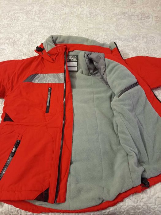 Дамско спортно яке