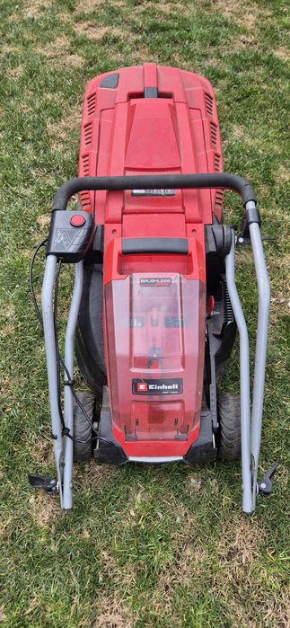 Masina de tuns gazon/iarba Einhell pe acumulatori.