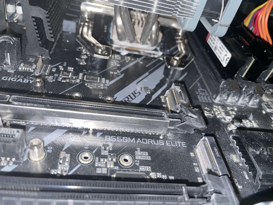 AMD Ryzen 5 5600X + gigabyte B550M aorus ELITE