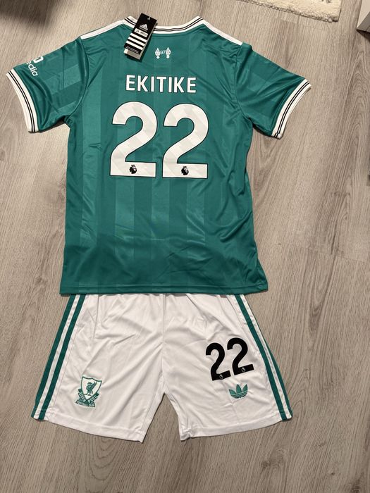 Echipament fotbal copii ( tricou + pantaloni ) , Liverpool
