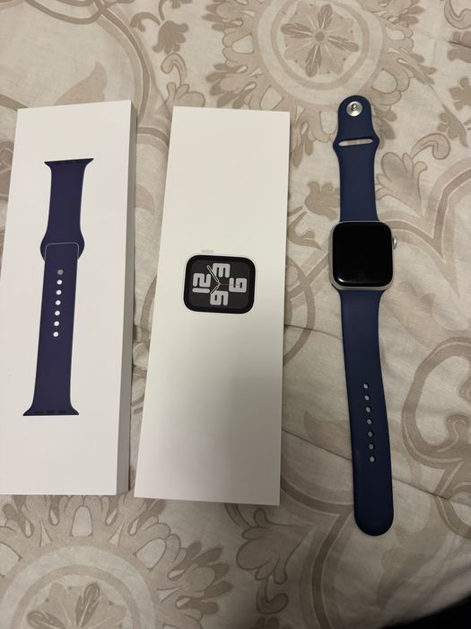 Apple watch SE 2  44mm чисто нов !