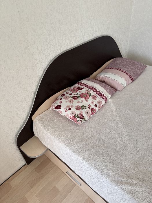 Двухспальная кровать