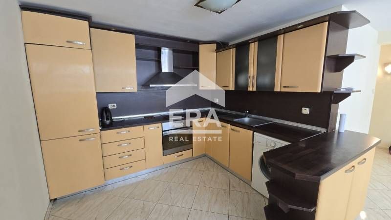 Тристаен апартамент в района на Лятно кино Тракия град Варна