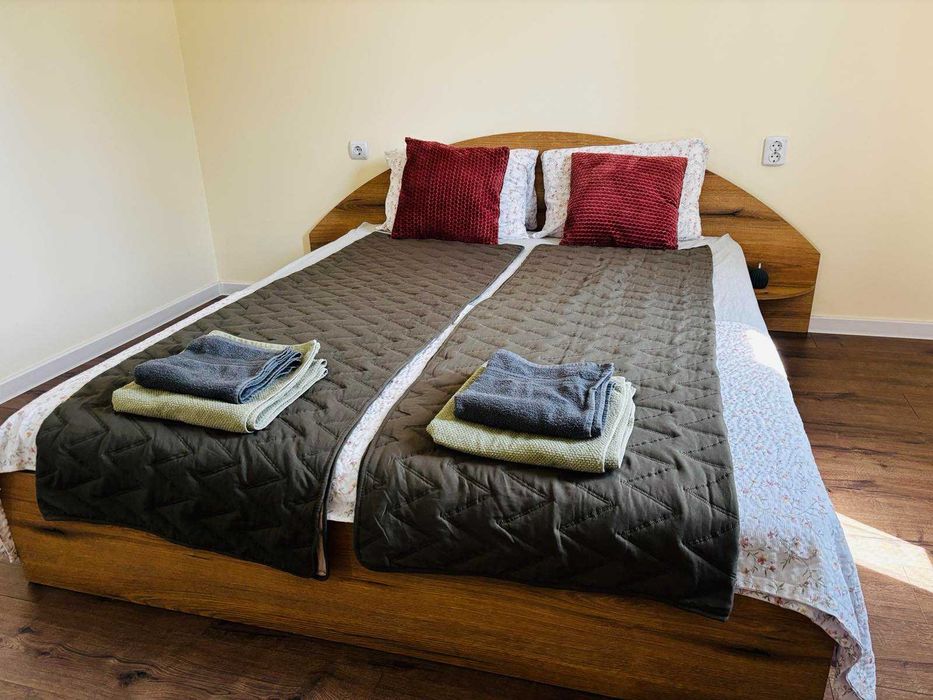 Нощувки: Голям Апартамент - 3 спални (Безплатно Паркиране)