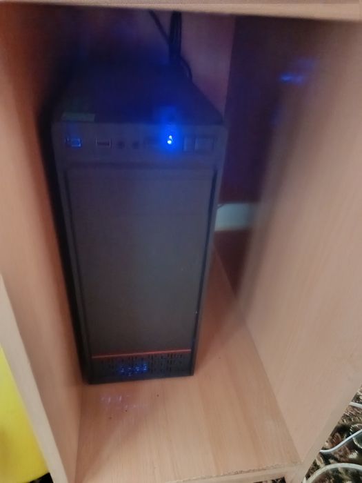 Stolga quyiladigan kompyuter