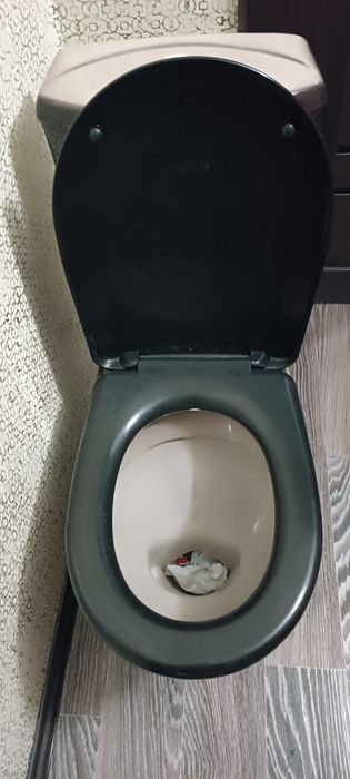 Продам унитаз срочно