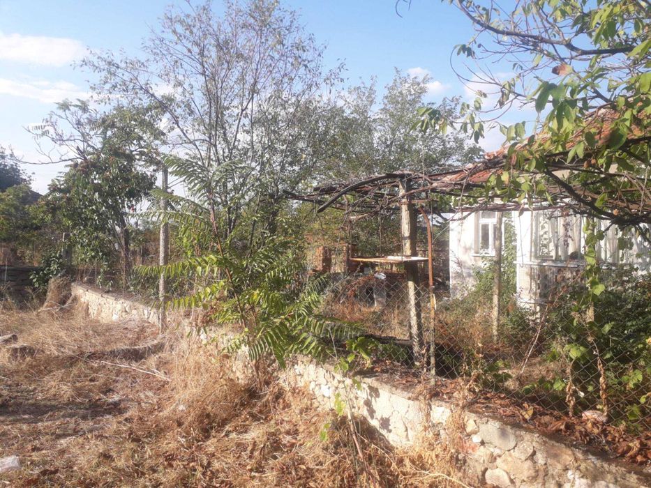 Къща  в село Помощник