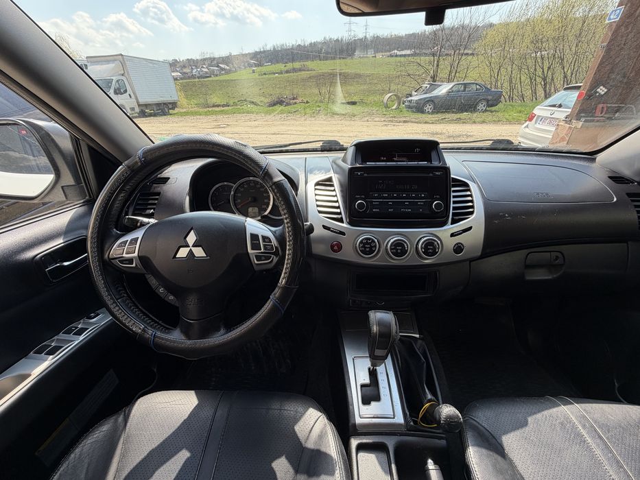 Mitsubishi l200 2015