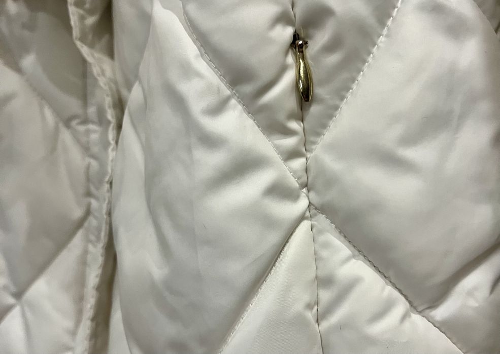 Разпродажба-Guess-Бяло яке