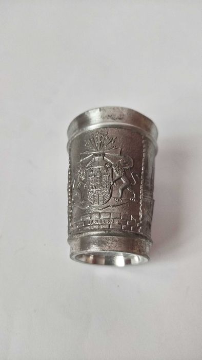 Комплект от 6 чашки/шотове от релефен калай