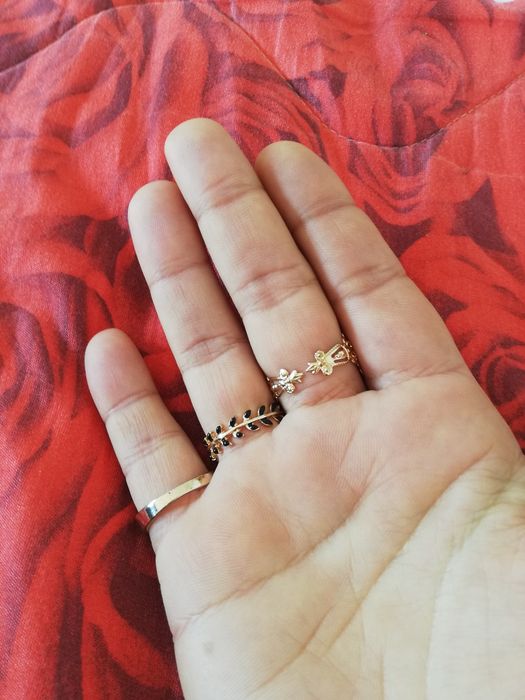 Комплект три пръстена и гривна имитация злато и кристали