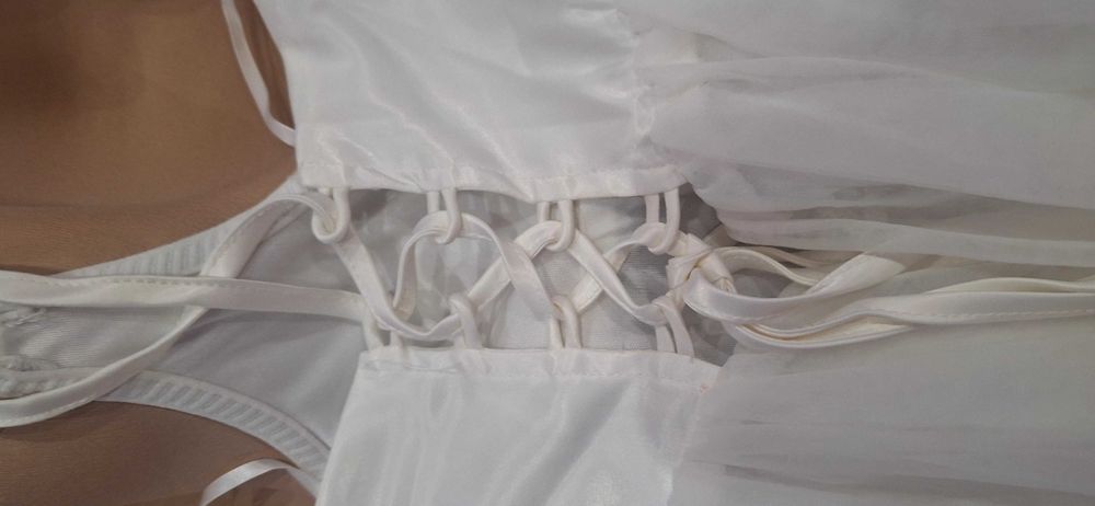 Бяла рокля Л размер.