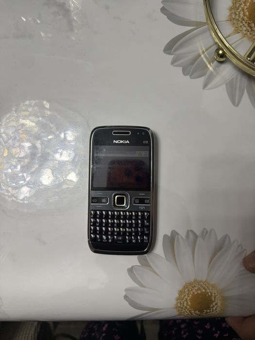 Нокиа е72,8800,нокиа