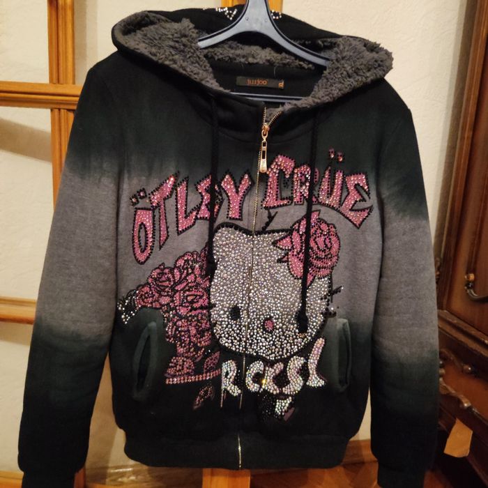 Бомбер теплый со стразами